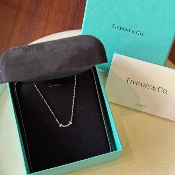 Tiffany &Co. Jewelry - Tiffany&Co. classic smile necklace
